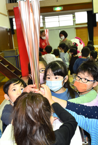 2020☆１　メモリアル　聖火トーチフォトスポットリレーキャラバン